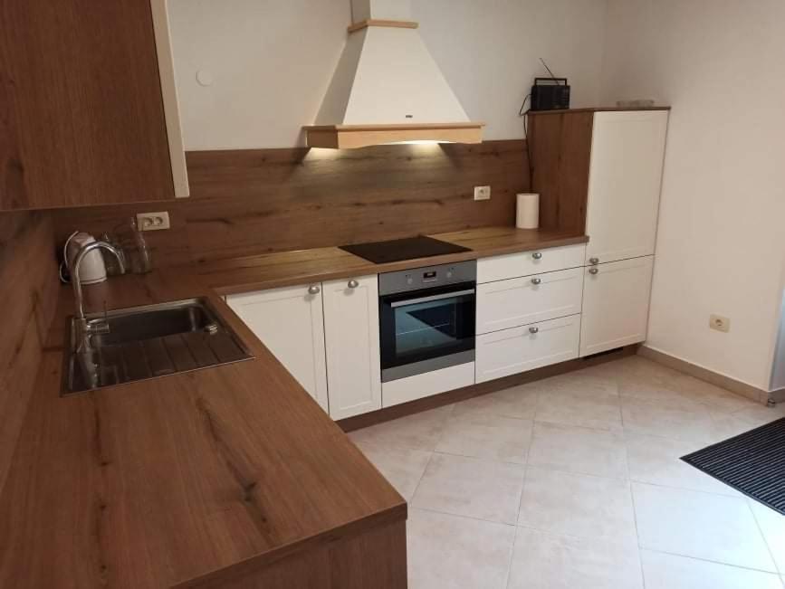 Oasis Apartment โบเว็ก ภายนอก รูปภาพ